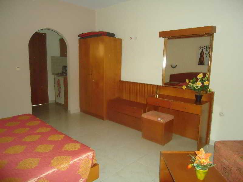 Lyristis Dinos Studios & Apartments Faliraki Esterno foto