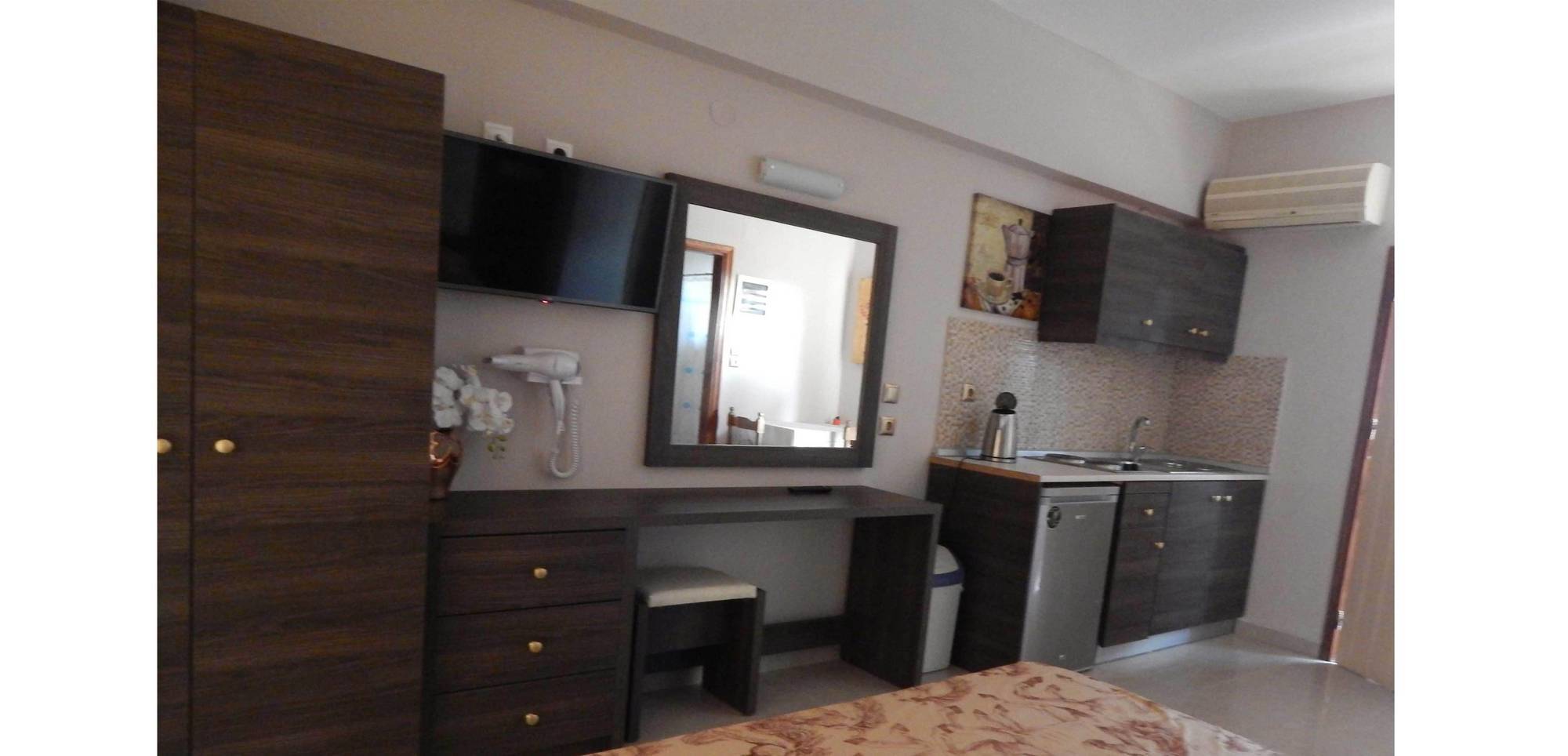 Lyristis Dinos Studios & Apartments Faliraki Esterno foto