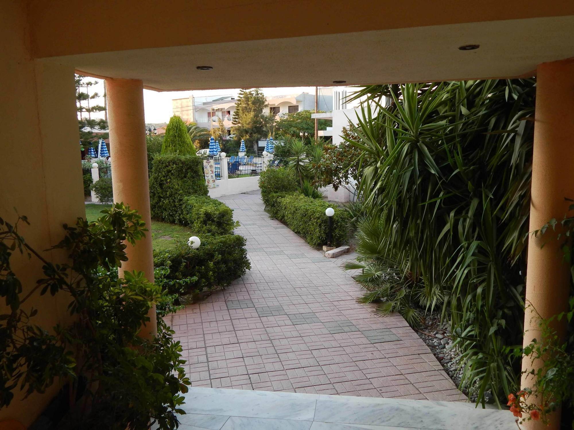 Lyristis Dinos Studios & Apartments Faliraki Esterno foto