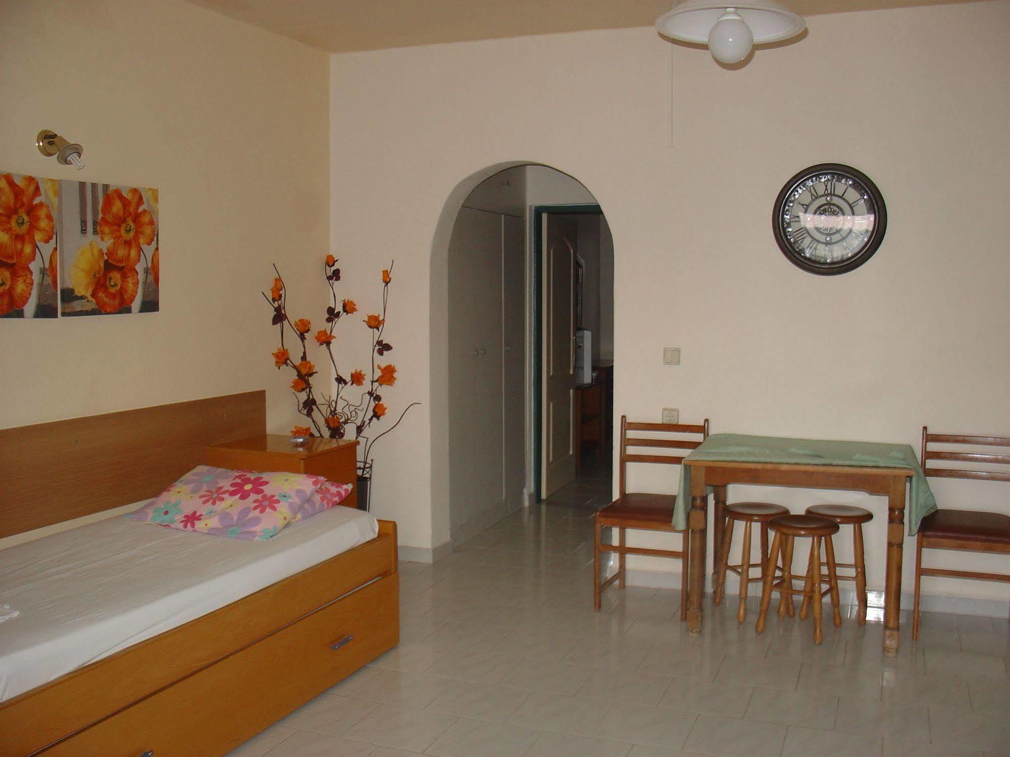 Lyristis Dinos Studios & Apartments Faliraki Esterno foto