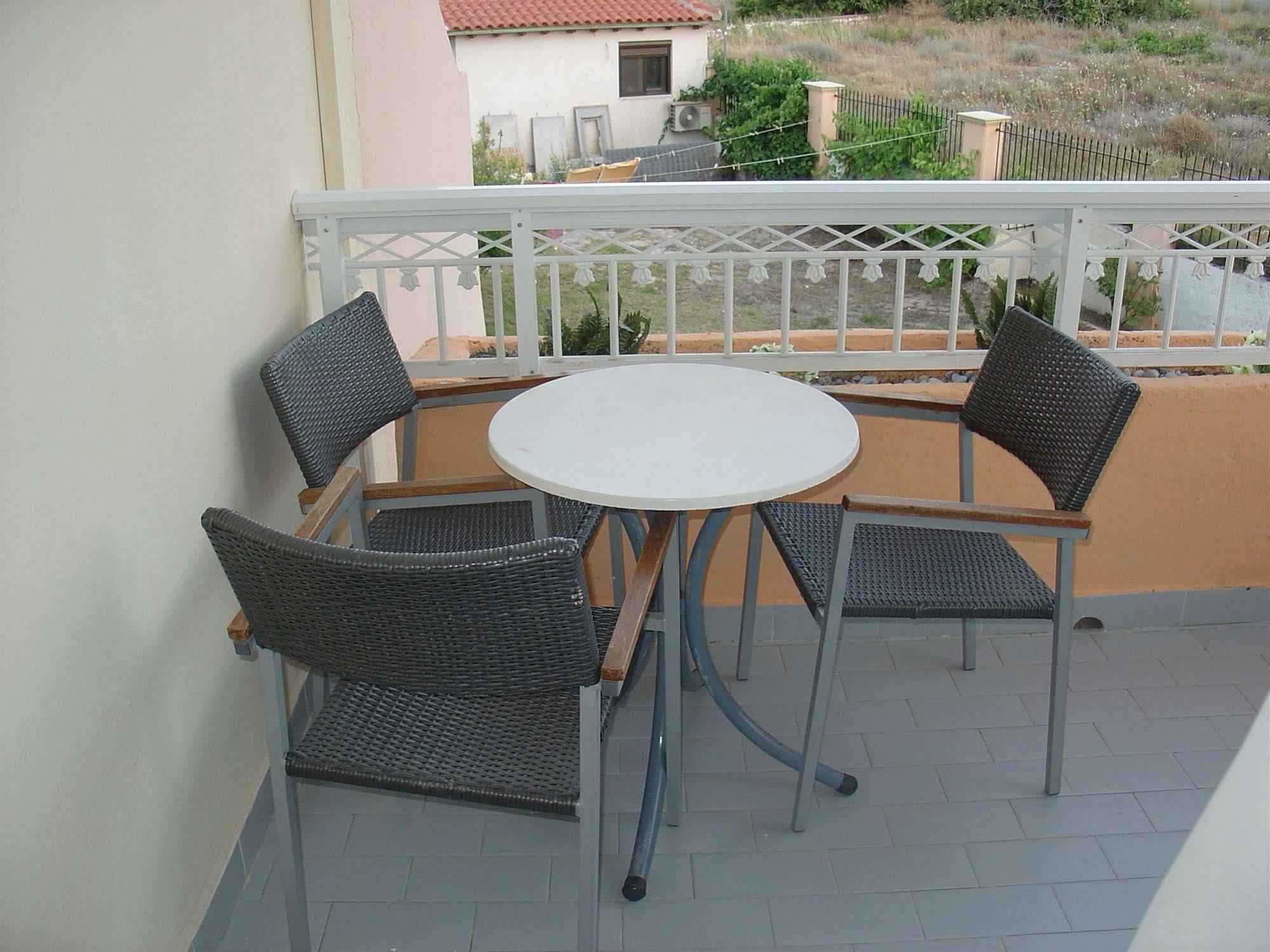 Lyristis Dinos Studios & Apartments Faliraki Esterno foto